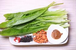 杏仁黑芝麻油麦菜的做法(冬季清火菜)
